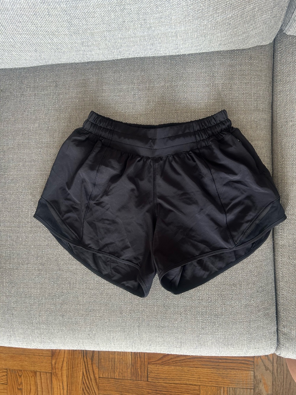 lululemon hotty hot low-rise lined short 4” in black — size 4